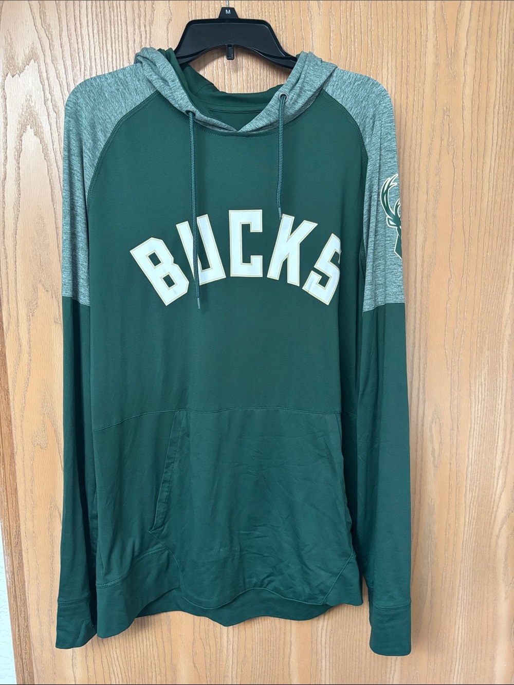 Milwaukee Bucks lightweight fanatics hoodie